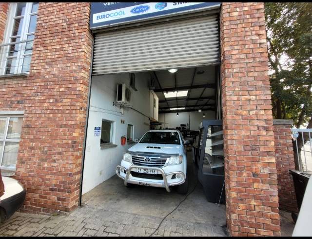 405M² WAREHOUSE TO LET IN STIKLAND INDUSTRIAL